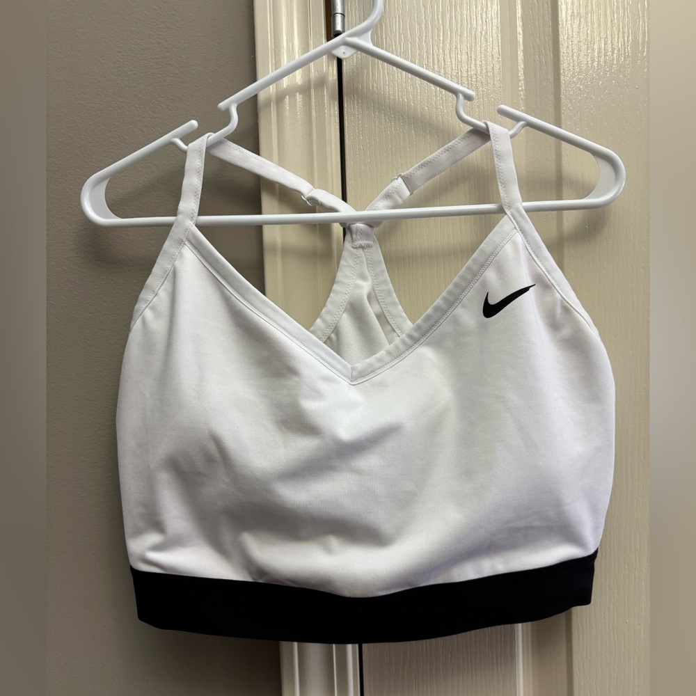 Nike women’s adjustable strap sports bra